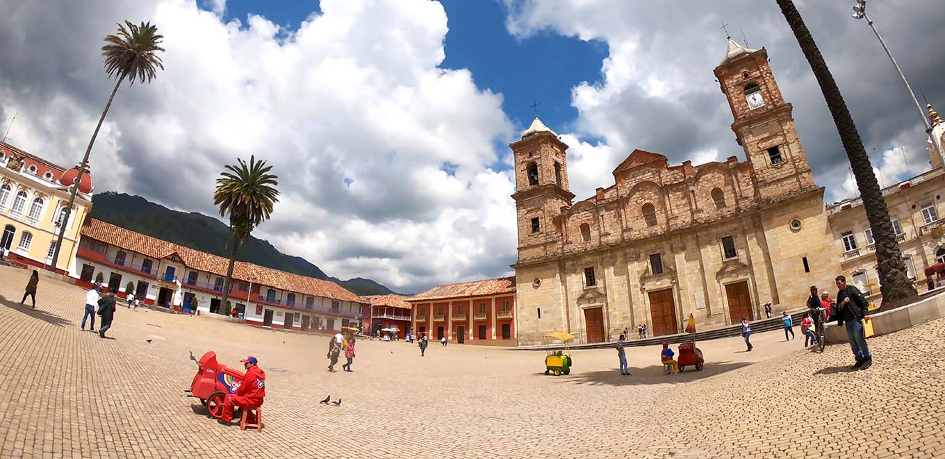El Corazón Histórico de Zipaquirá, la Plaza de los Comuneros y Sus Misterios Revelados